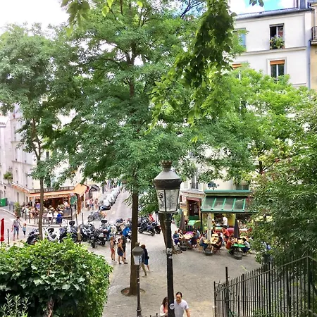 Bel Lumineux Sur La Butte Montmartre * Paris